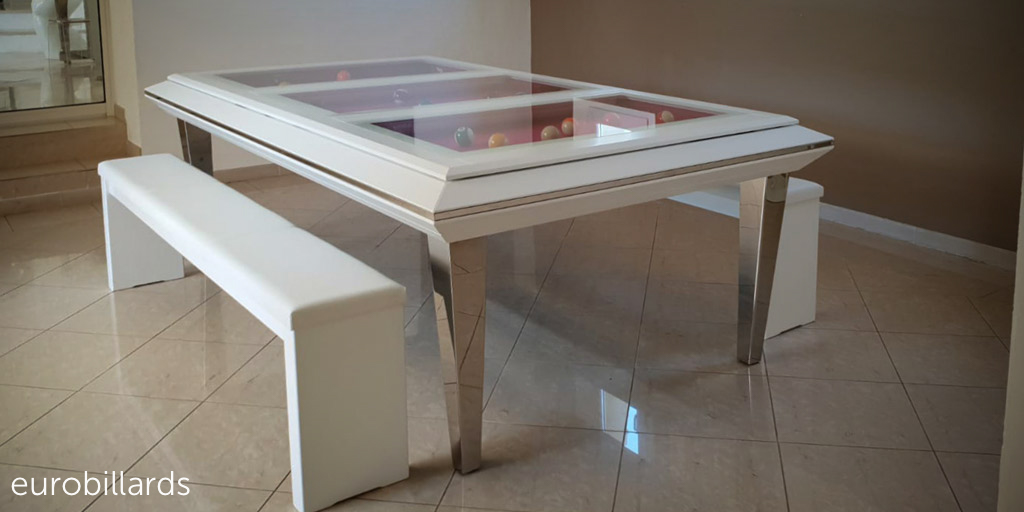 billard QUARTZ finition RAL 9003 aux pieds et liserés inox avec plateau table BV translucide et 2 bancs Tendance blanc à l'assise cuir assortie